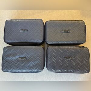 Missoni x Delta One Travel
Toiletry Bag Case Navy Blue
Chevron Pattern 2025